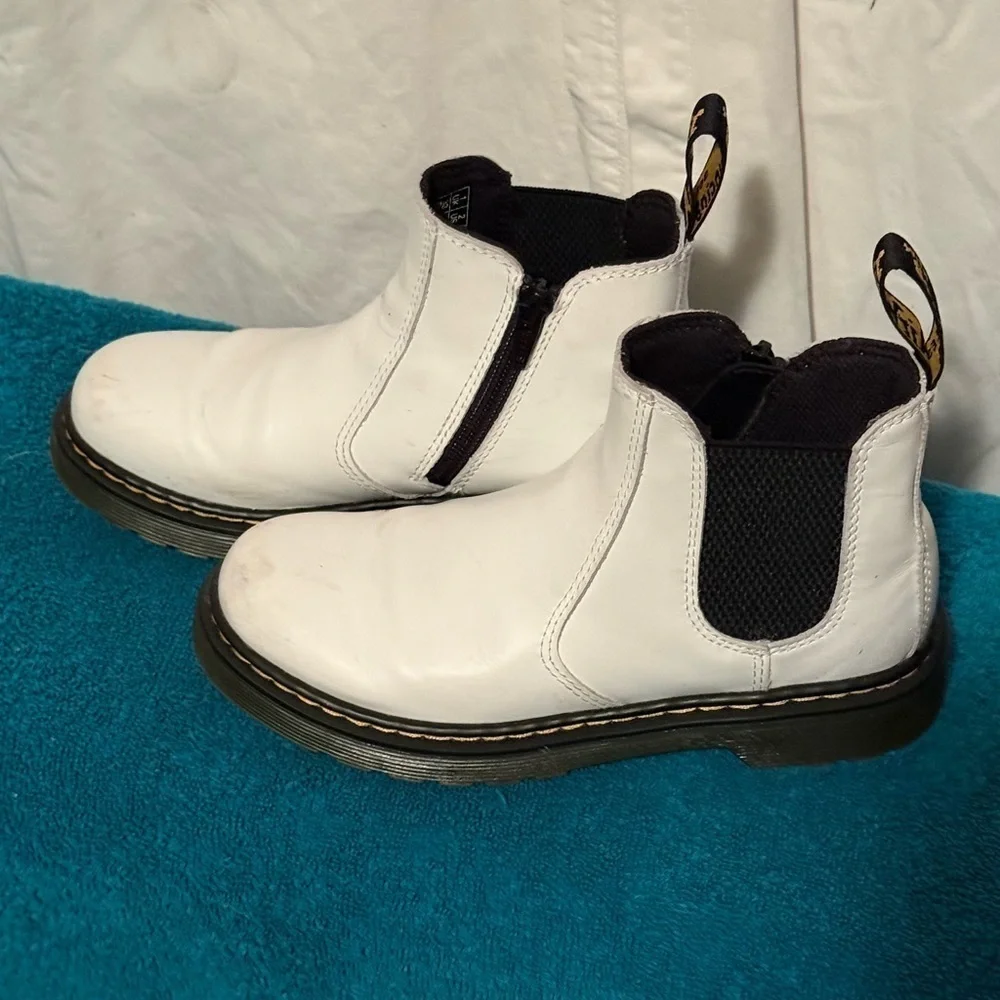 Dr. Martens Juniors Sz 2 White Ankle Boots 